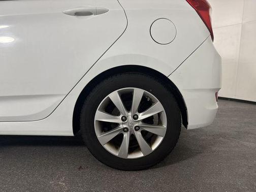 2012 Hyundai Accent SE