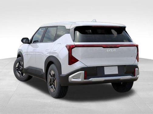 Snow White Pearl 2027 Kia Seltos LX