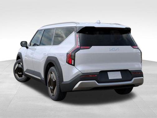 Glacial White Pearl 2026 Kia EV9 Wind