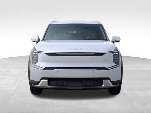 Glacial White Pearl 2026 Kia EV9 Wind