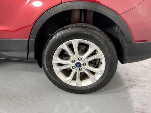 Ruby Red Metallic 2017 Ford Escape SE