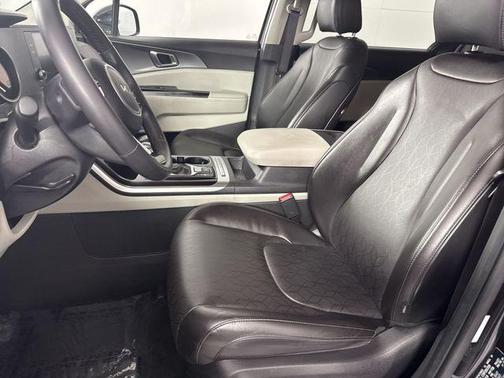Metal 2024 Kia Carnival LX