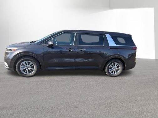 Metal 2024 Kia Carnival LX