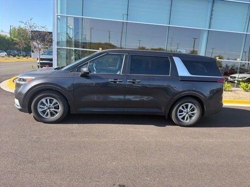 Metal 2024 Kia Carnival LX