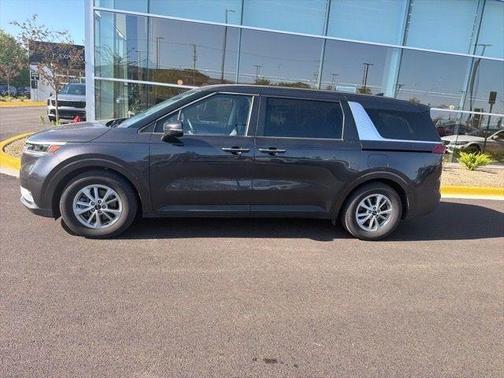 Metal 2024 Kia Carnival LX