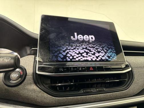 Granite Crystal Clearcoat Metallic 2023 Jeep Compass Latitude