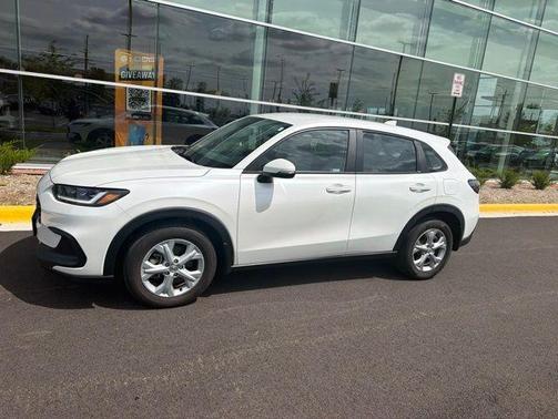 Platinum White Pearl 2024 Honda HR-V LX