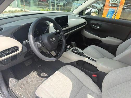 Platinum White Pearl 2024 Honda HR-V LX