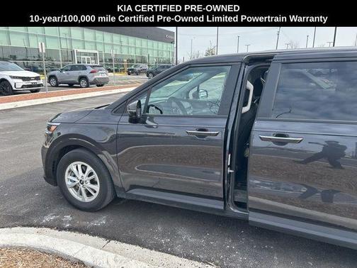 Metal 2024 Kia Carnival LX