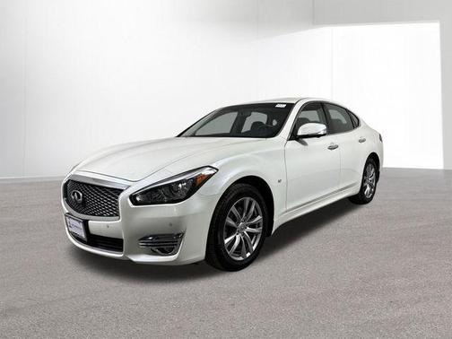 2018 INFINITI Q70 3.7X LUXE
