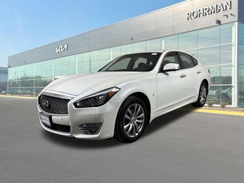 2018 INFINITI Q70 3.7X LUXE