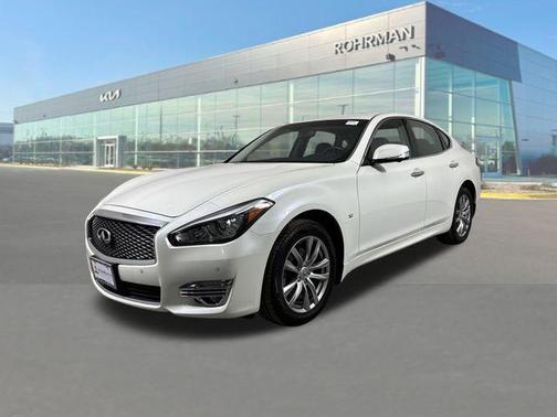 2018 INFINITI Q70 3.7X LUXE