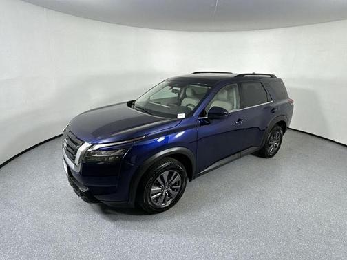 2023 Nissan Pathfinder SV