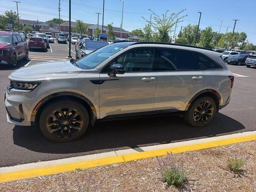 Wolf Gray 2023 Kia Sorento SX