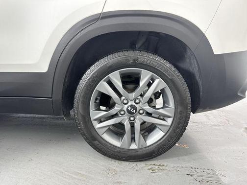 Snow White Pearl 2021 Kia Seltos S