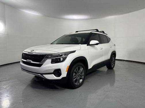 Snow White Pearl 2021 Kia Seltos S