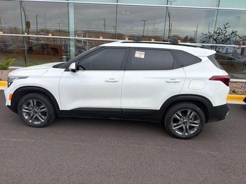 Snow White Pearl 2021 Kia Seltos S