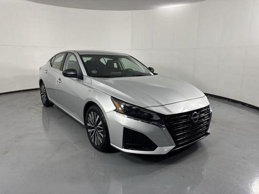 Brilliant Silver Metallic 2024 Nissan Altima 2.5 SV