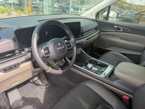Ceramic Silver 2025 Kia Carnival Hybrid SX