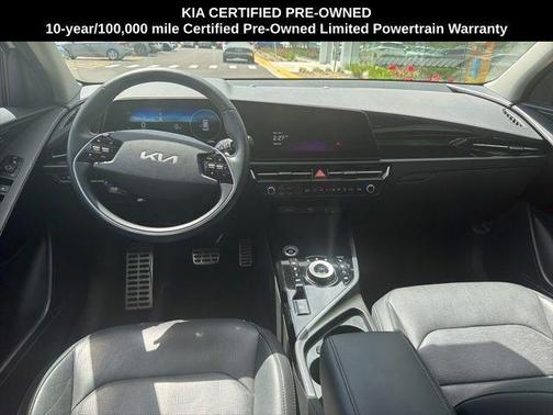 Snow White Pearl 2023 Kia Niro EV Wave