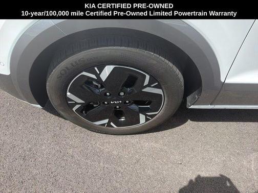 Snow White Pearl 2023 Kia Niro EV Wave