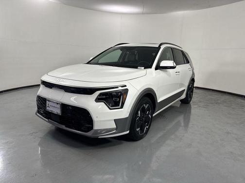 Snow White Pearl 2023 Kia Niro EV Wave