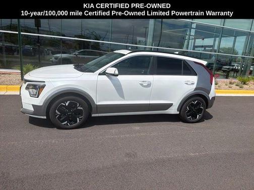 Snow White Pearl 2023 Kia Niro EV Wave