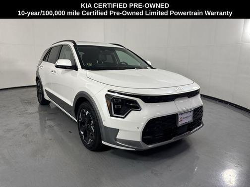 Snow White Pearl 2023 Kia Niro EV Wave