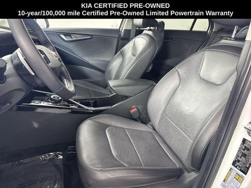 Snow White Pearl 2023 Kia Niro EV Wave