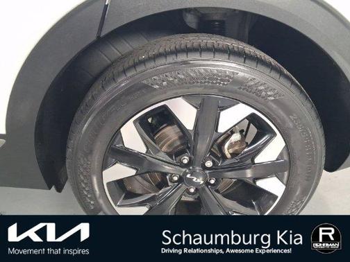 Glacial White Pearl 2023 Kia Sportage X-Line