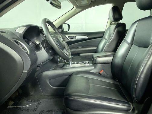 2020 Nissan Pathfinder SL