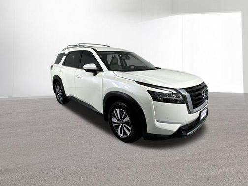 2022 Nissan Pathfinder SL