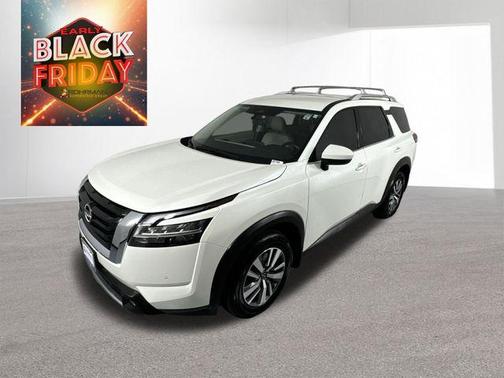 2022 Nissan Pathfinder SL