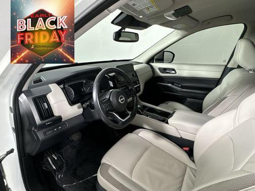 2022 Nissan Pathfinder SL