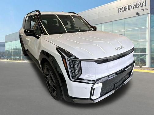 Glacial White Pearl 2026 Kia EV9 GT-Line