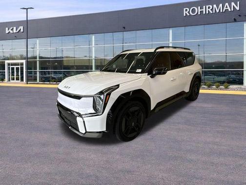 Glacial White Pearl 2026 Kia EV9 GT-Line