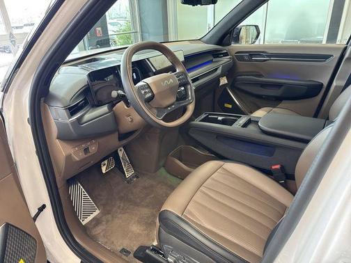 Glacial White Pearl 2026 Kia EV9 GT-Line