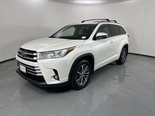 Blizzard Pearl 2017 Toyota Highlander XLE