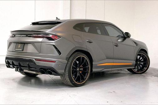 Grigio Keres Matt 2022 Lamborghini Urus Graphite Capsule