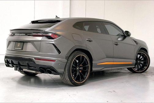2022 Lamborghini Urus Graphite Capsule