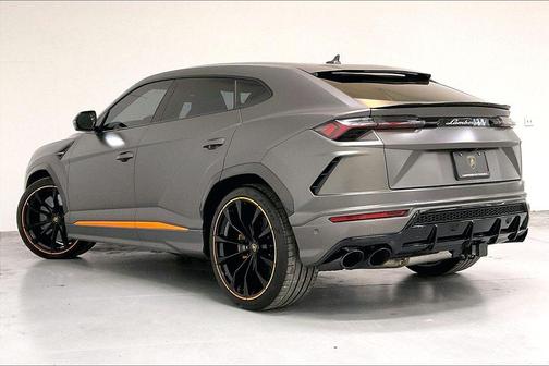2022 Lamborghini Urus Graphite Capsule