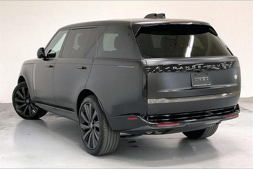 2025 Land Rover Range Rover P615 SV