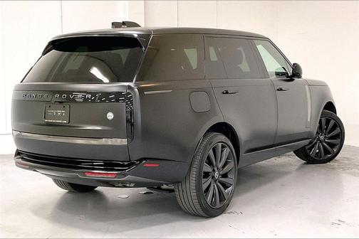 2025 Land Rover Range Rover P615 SV