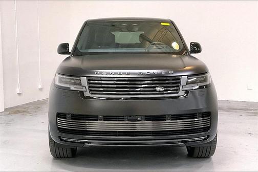 2025 Land Rover Range Rover P615 SV