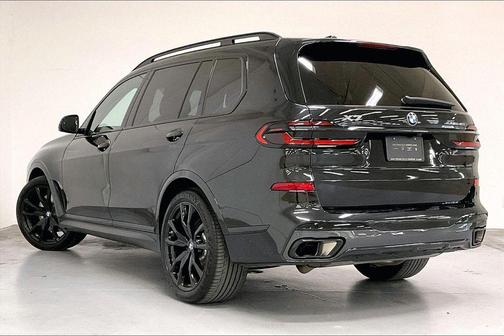 Black Sapphire Metallic 2024 BMW X7 xDrive40i