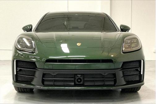 2024 Porsche Panamera 4
