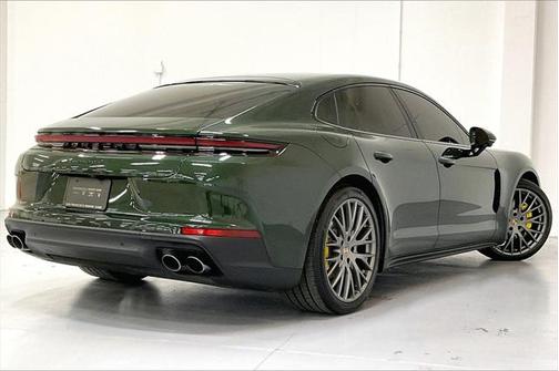 2024 Porsche Panamera 4