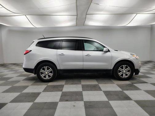 Silver Ice 2017 Chevrolet Traverse 2LT