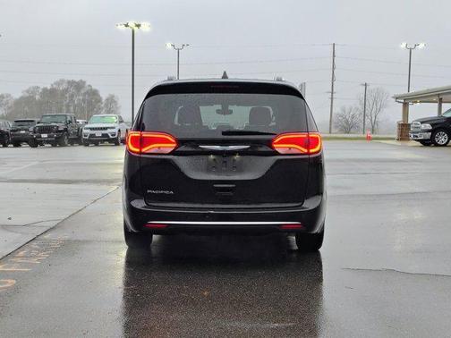 2018 Chrysler Pacifica Touring-L