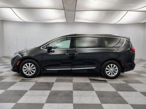 2018 Chrysler Pacifica Touring-L